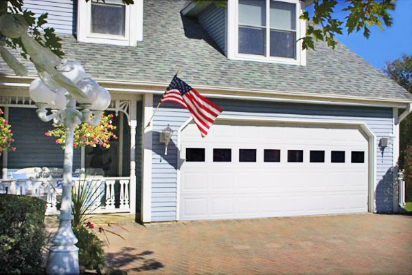 Raynor-Advantage-Series-Steel-Pan-Garage-Doors-BuildMark.jpg